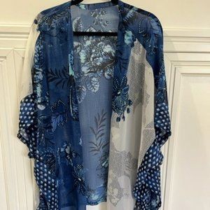 Chico's brand new never worn blue, black and white Kimono L/XL